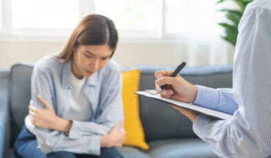 Fark etmeden ömrünüzü kısaltıyor olabilirsiniz: Günlük hayatta sağlığınızı sessizce tehdit eden 7 zararlı alışkanlık