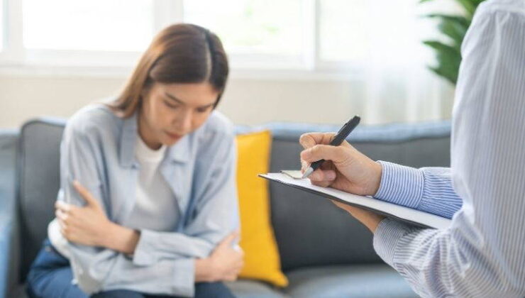 Fark etmeden ömrünüzü kısaltıyor olabilirsiniz: Günlük hayatta sağlığınızı sessizce tehdit eden 7 zararlı alışkanlık