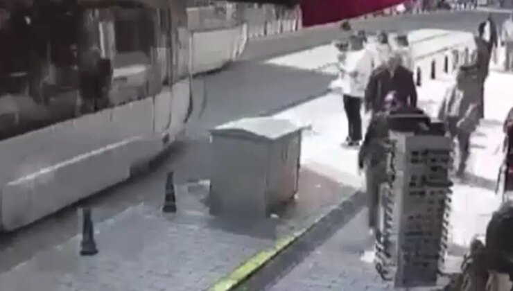 Fatih’te tramvay yayaya çarptı: Kaza anı kamerada!