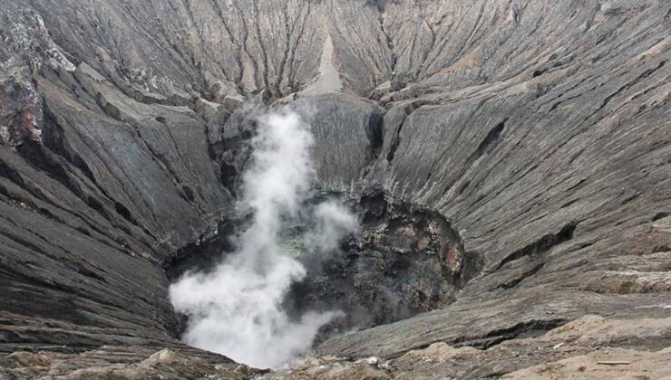 Filipinler’deki Kanlaon Yanardağı’nda patlama