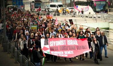 Filistin’e destek amacıyla binlerce kişi Taksim’den Dolmabahçe’ye yürüdü: ‘Gözyaşlarına kanmıyoruz, gerçek yaptırımlar görmek istiyoruz’