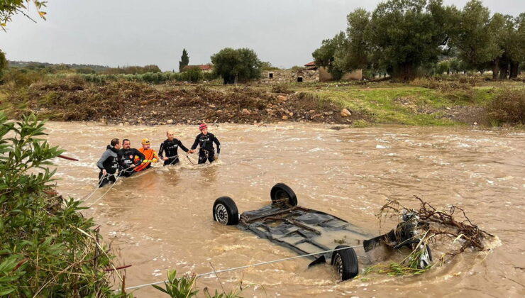 Foça’yı sel vurdu… Valilikten açıklama: 1 kişi kayıp!