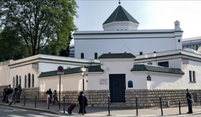 Fransa’da bir camiye İslamofobik saldırı