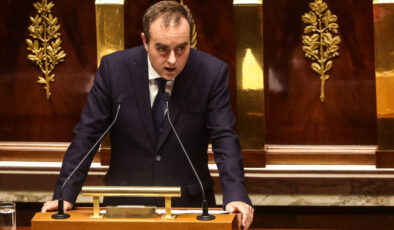 Fransa’da tartışmalı emeklilik reformu askıda