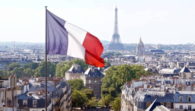 Fransa’nın kredi notu görünümü negatife çevrildi: Siyasi parçalanma vurgusu…