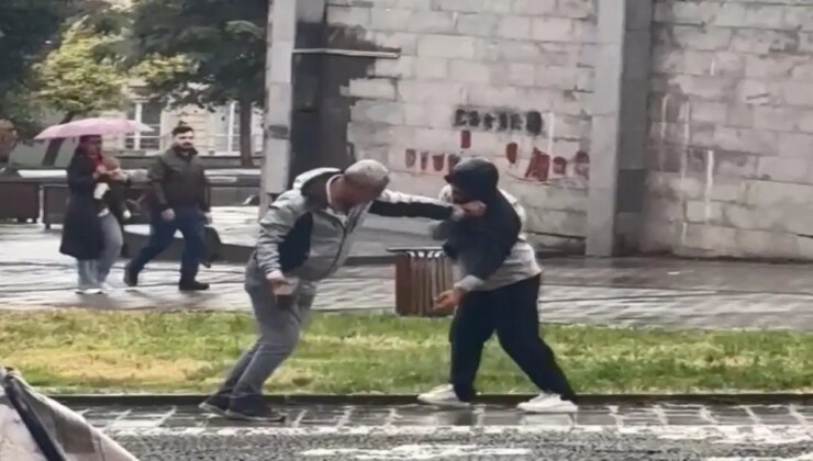 Gaziosmanpaşa’da tartıştığı kişiyi önce yerde sürükledi, sonra kaldırım taşıyla darbetti!