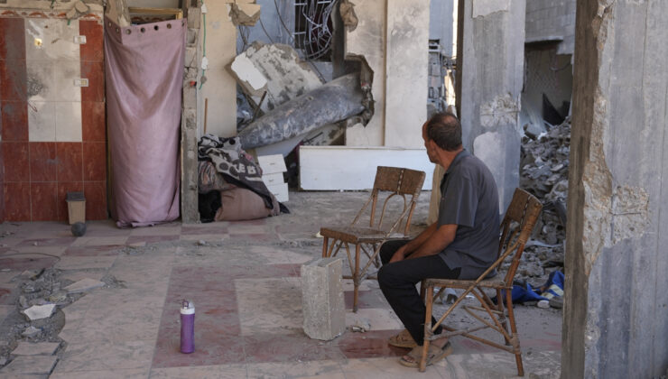 Gazze’de evine dönen aile, ‘patlamamış bomba’ ile yaşıyor