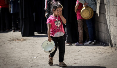 Gazze’de gıda krizi: Filistinlilere yemek dağıtıldı
