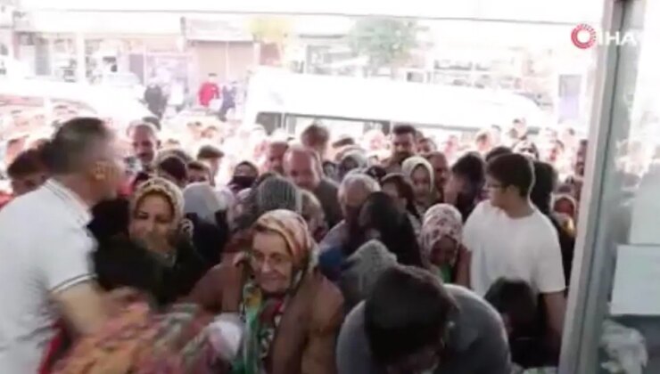 Giyim mağazasında indirim kampanyası izdihama neden oldu