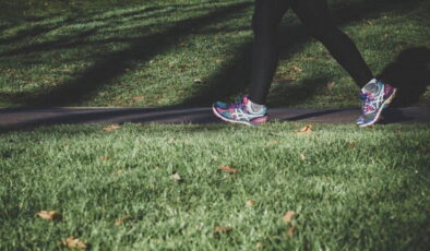 Günde 15 dakikalık yürüyüş kalbe iyi geliyor