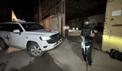 Hamas, 4 İsrailli esirin cenazesini Kızılhaç’a teslim etti