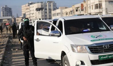 Hamas, İsrailli esirin cesedini Kızılhaç’a teslim etti