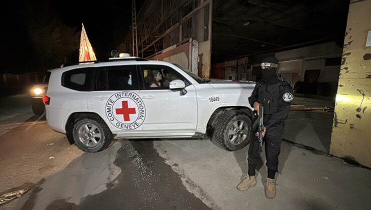 Hamas, İsrailli esirin cesedini Kızılhaç’a teslim etti