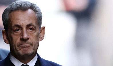 Hapse giren Sarkozy’ye mahkumlardan karşılama: Uyan Sarko Kaddafi’yi sen öldürdün