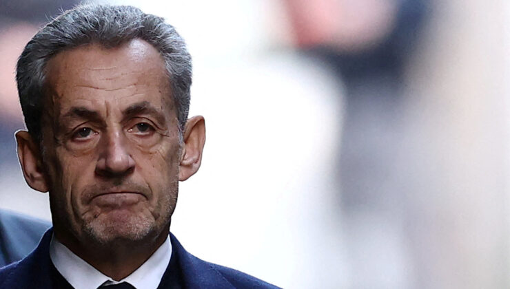 Hapse giren Sarkozy’ye mahkumlardan karşılama: Uyan Sarko Kaddafi’yi sen öldürdün
