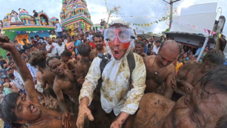 Hindistan’da inek dışkısı festivaline katılan YouTuber’ın o anları kamerada