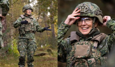 Hollanda Kraliçesi askeri üniformayla tatbikata katıldı