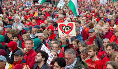 Hollanda’da İsrail protestosu: 250 bin kişi hükümete karşı sokaklara döküldü