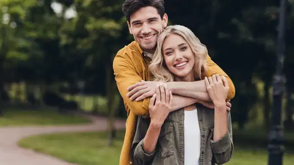 İlişkinizi güçlendirerek romantizmi tekrardan canlandırın: Partnerinizle daha derin bir bağ kurmanın 7 etkili yolu