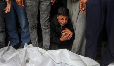 İsrail, 12 saatten kısa bir sürede 100’den fazla kişiyi öldürdü