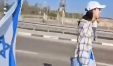 İsrailli bir grup, Gazze’ye giden yardım tırlarını engellemeye çalıştı