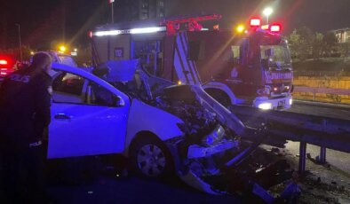 İstanbul’da feci kaza… Otomobil bariyere çarptı: Ölü ve yaralı var!