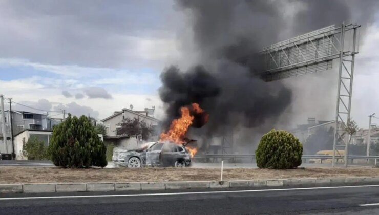 İstanbul’da lüks otomobil alev topuna döndü