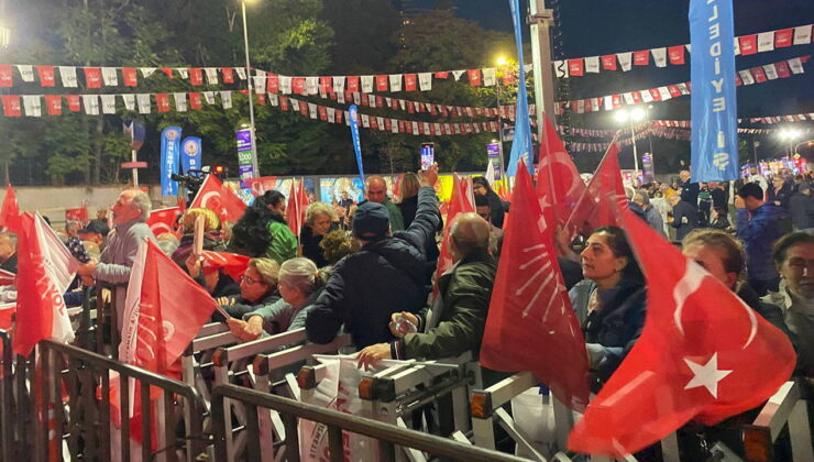 İstanbullunun iradesi 200 gündür Silivri’de: Yurttaşlar Şişli’de ‘İmamoğlu’na özgürlük’ için toplandı