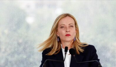 İtalya’da Meloni’nin partisinden peçe yasağı teklifi