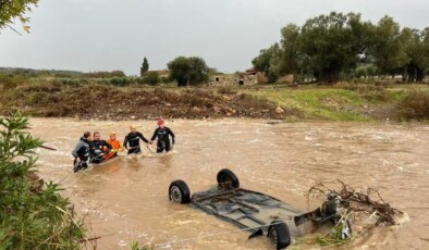 İzmir Foça’da meydana gelen sel felaketinde bir vatandaş kayboldu, AFAD Başkanı bölgeye gitti