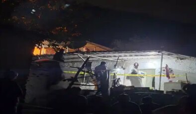 İzmir’de aile faciası: Oğlunu katletti, eşini ağır yaraladı!