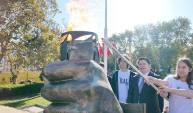 Kadıköy’de 29 Ekim kutlamaları, meşale yakma töreni ile başladı