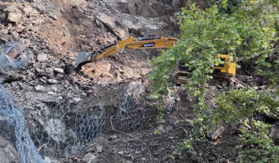Karabük’te heyelan… Demir yolu hattı seferlere kapatıldı!