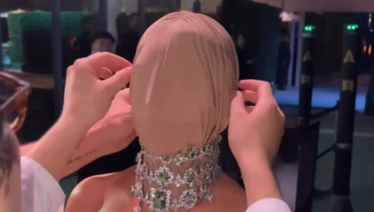 Kim Kardashian gala tarzıyla herkesi şaşırttı! Yüzünü tamamen kapattı