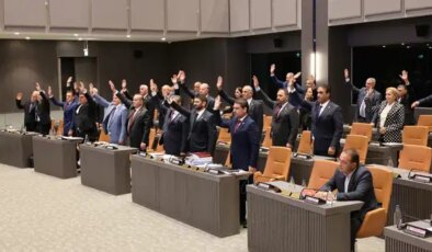 KKTC Cumhuriyet Meclisi, iki devletli çözüm önerisini kabul etti