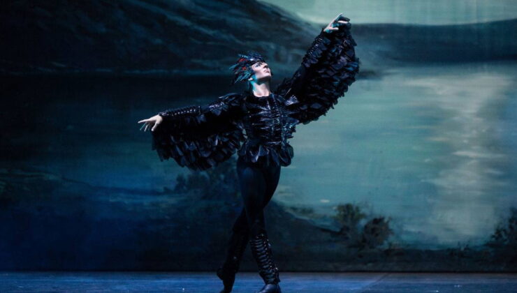 ‘Kuğu Gölü’ balesi AKM’de sahnelendi