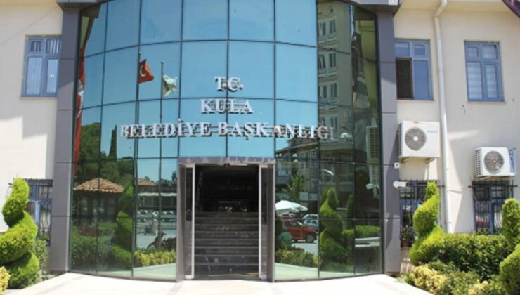 Kula’da CHP’li iki meclis üyesi partisinden istifa etti