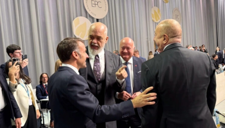 Macron, ‘Trump’ şakası sonrası Rama’nın yüzüne hafifçe vurdu