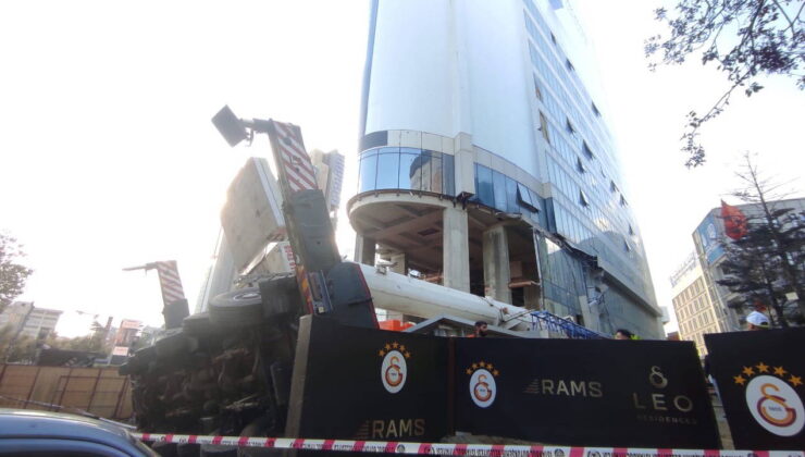 Mecidiyeköy’de rezidans inşaatında vinç devrildi