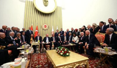 Meclis’teki karelere ilk yorum AKP’li isimden geldi: ‘Başarılırsa seçim ittifakına dönüşebilir’