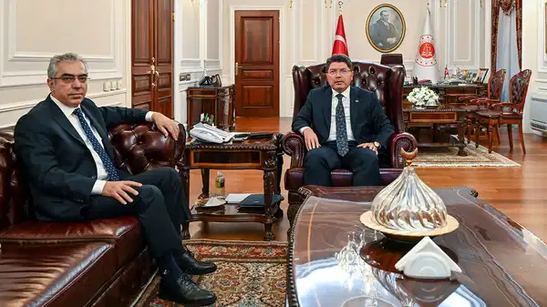 Mehmet Uçum, Yılmaz Tunç’u ziyaret etti