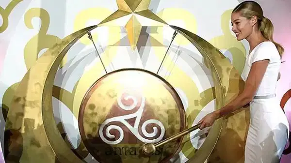 Melih Gökçek döneminde 41 milyon liraya ‘gong’ çalması ile gündeme gelen Doutzen Kroes Victoria’s Secret defilesinde