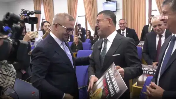 Merkez Bankası Başkanı Fatih Karahan’a TBMM’de protesto