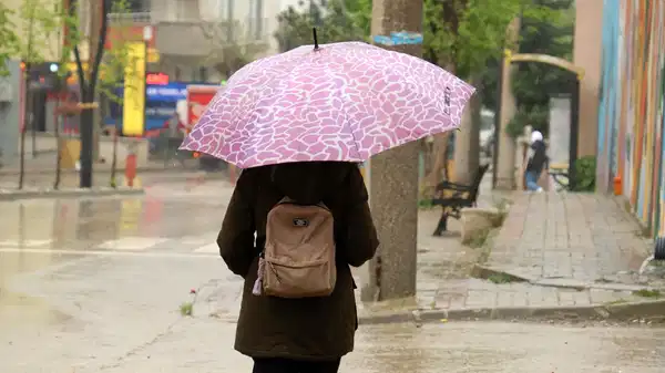 Meteoroloji’den 6 il için kırmızı alarm: Kuvvetli yağış ve sel için saat verildi