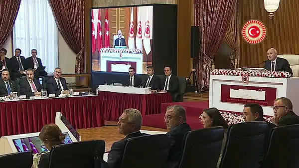 Milli Dayanışma Kardeşlik ve Demokrasi Komisyonu’nda ‘kod yasa’ hazırlığı… Düzenlemelerin 15 Kasım’a kadar ihtisas komisyonuna sunulması hedefleniyor