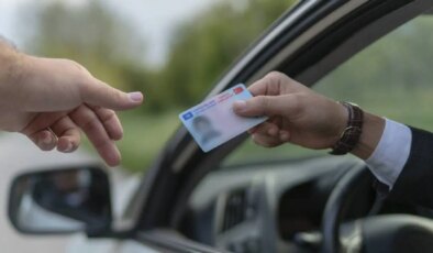 Milyonlarca sürücüyü ilgilendiriyor… Eski tip ehliyetler için yarın son gün!