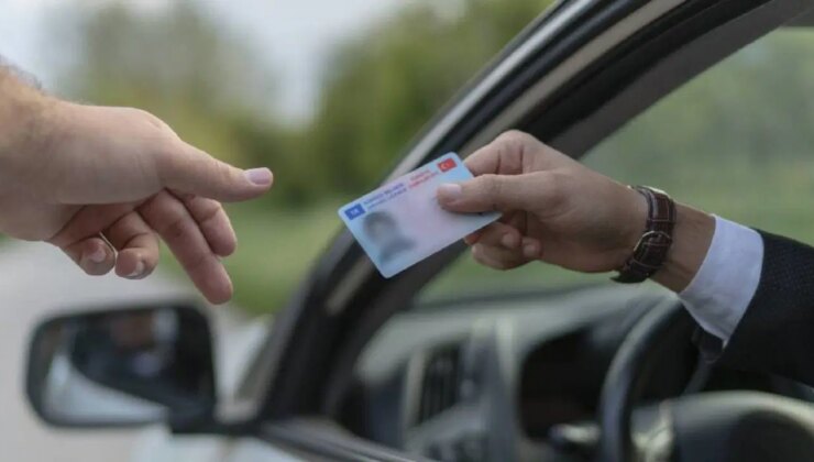 Milyonlarca sürücüyü ilgilendiriyor… Eski tip ehliyetler için yarın son gün!