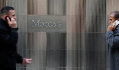 Moody’s, Fransa’nın kredi notu görünümünü negatife çevirdi