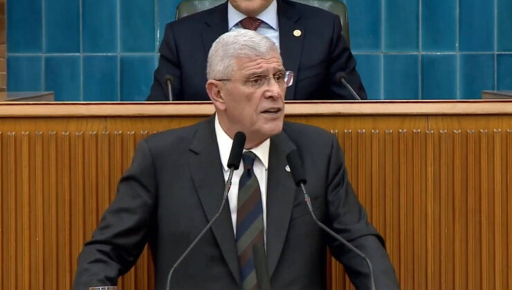 Müsavat Dervişoğlu, grup toplantısında konuşuyor