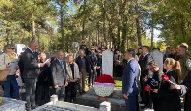 Nafi Atuf Kansu gömütü başında anıldı